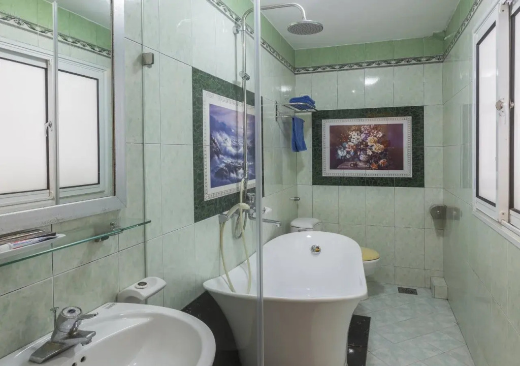 Dragon Hotel