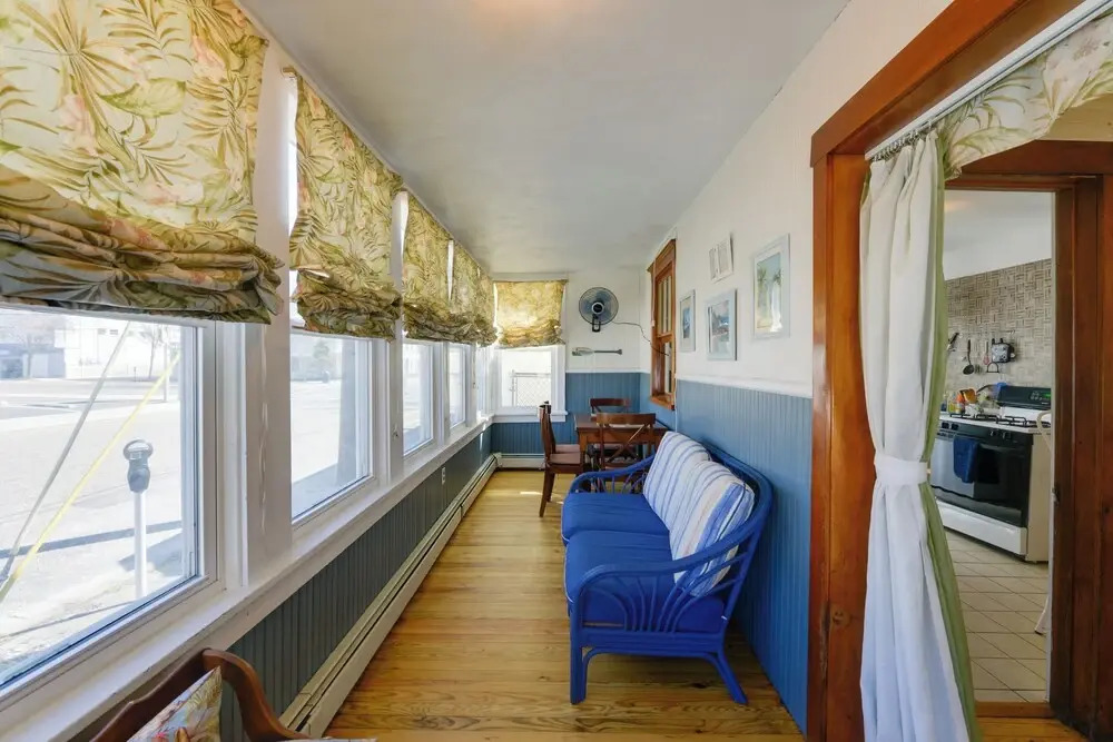 Wildwood Apartment - Porch & Enclosed Sunroom!