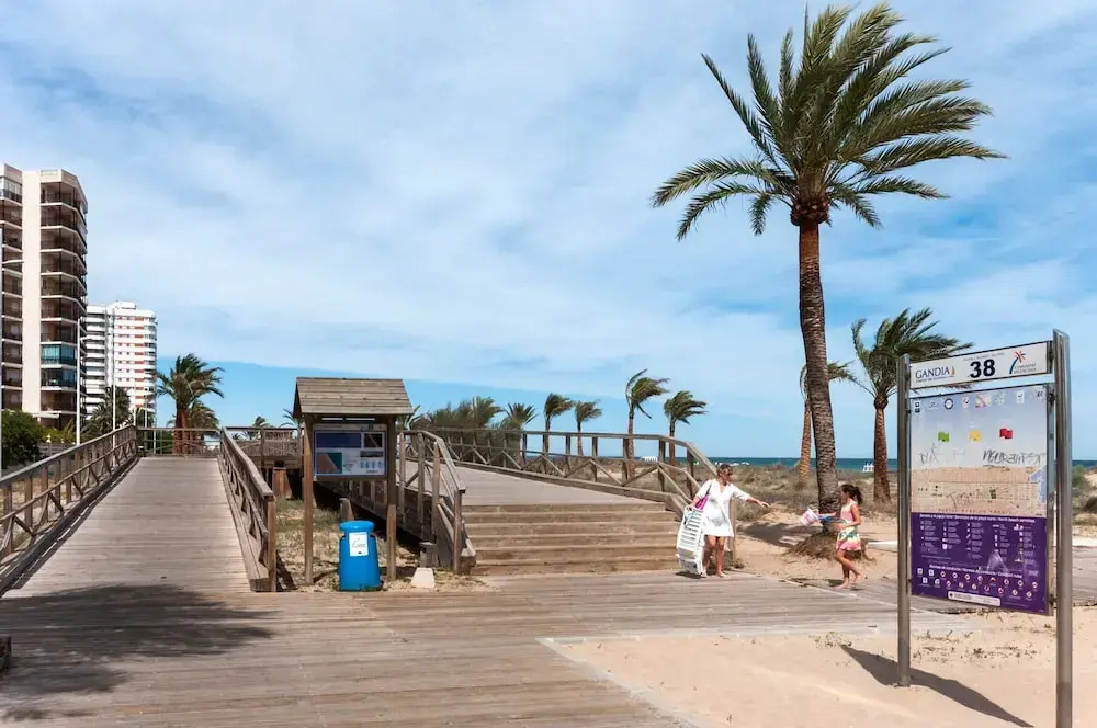 Oreneta in Grau i Platja