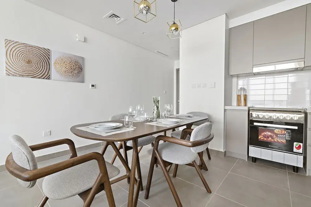 WelHome - Stylish Condo With Cityscape View in Creek Harbour