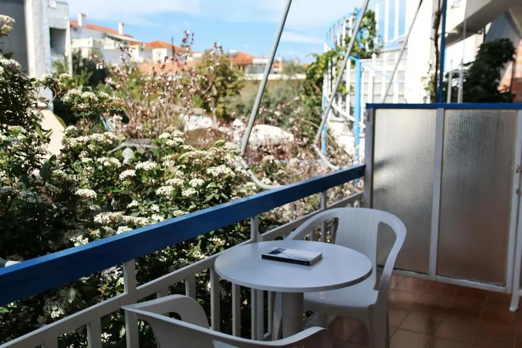 Seaview- 2 Space - selfcatering Apartment - Helen No 3