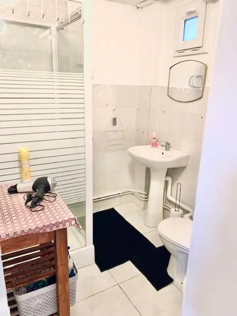 Maison 2 Chambres - Lille - 4 Pers - 300m Metro (Adults Only)