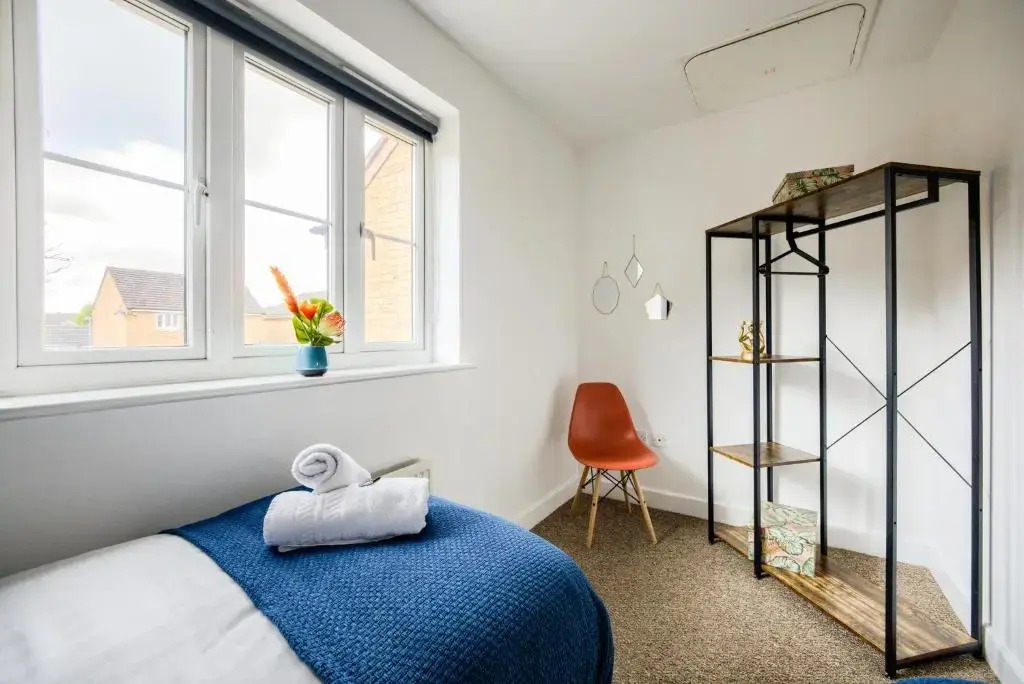 Cosy House │ RICOH │ M6 │ Sleeps 6 │ EMPOWER HOMES