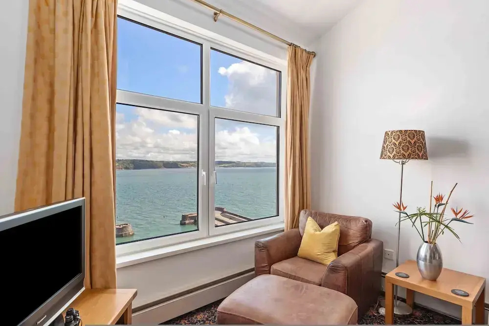 Captains View - Sea and Harbour Views Parking