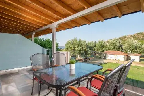 Camping Linaraki Apartments & Bungalows