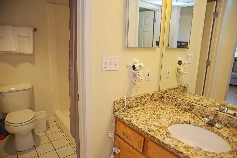 Phoenix VI 815 3 Bedrooms 2 Bathrooms Condo