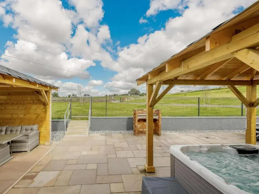 Westertonhill Holiday Lodges - Private Hot Tub Hire Available