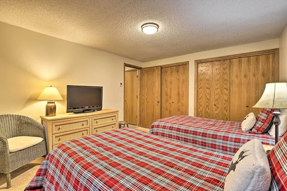 Walk to Lift: Townhome w/ Shuttle in Breckenridge!