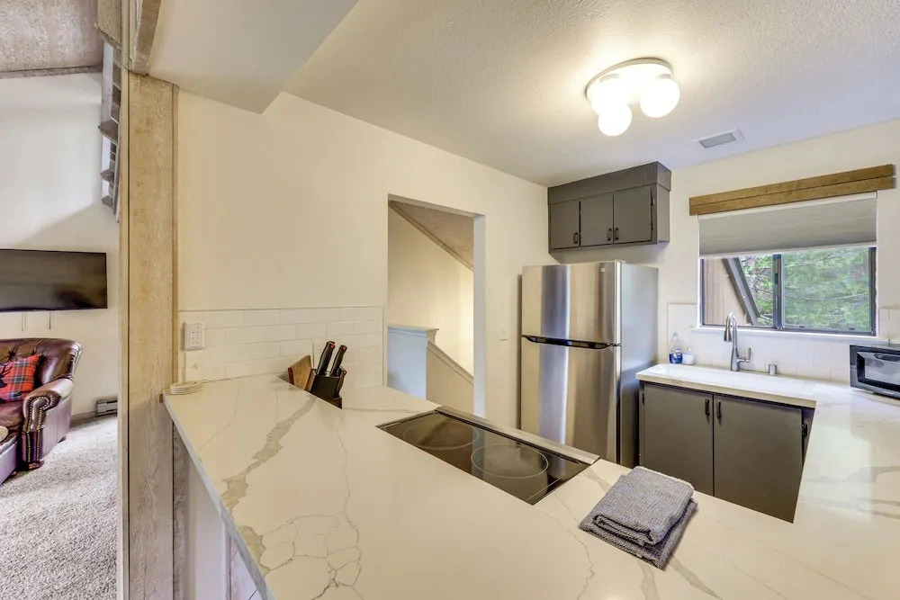 2 Mi to Dorabella Cove: Dog-friendly Townhouse