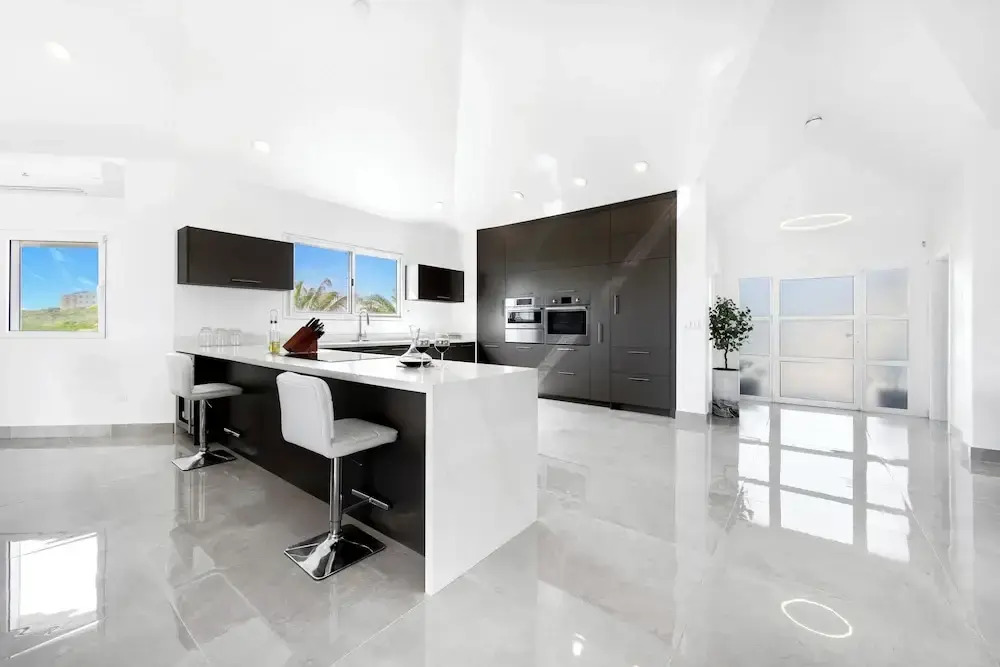 4-bed Villa, Pool, Parking
