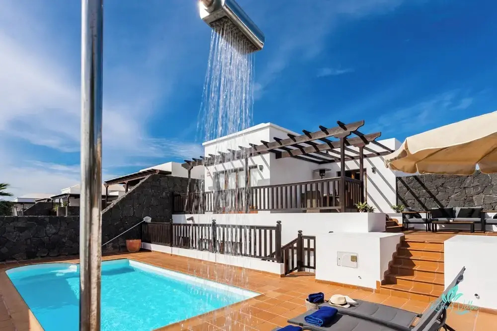 4 Bed Villa - Heated Pool, Pool Table, Bbq, Patio