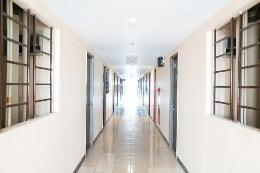 OYO 93734 The Metro Suites Apartment By Retro Rent