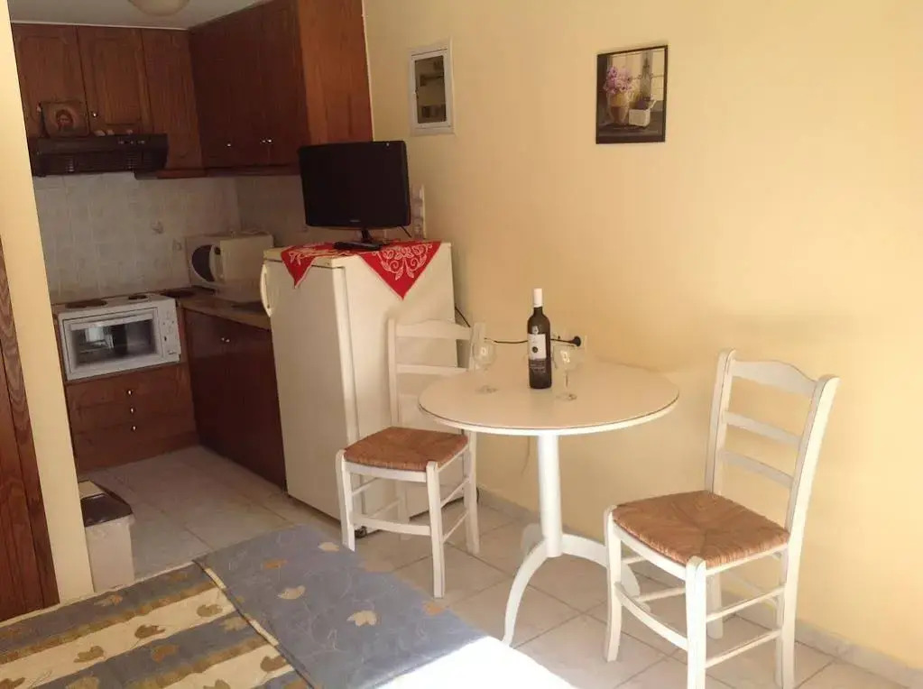 Iro Apartments