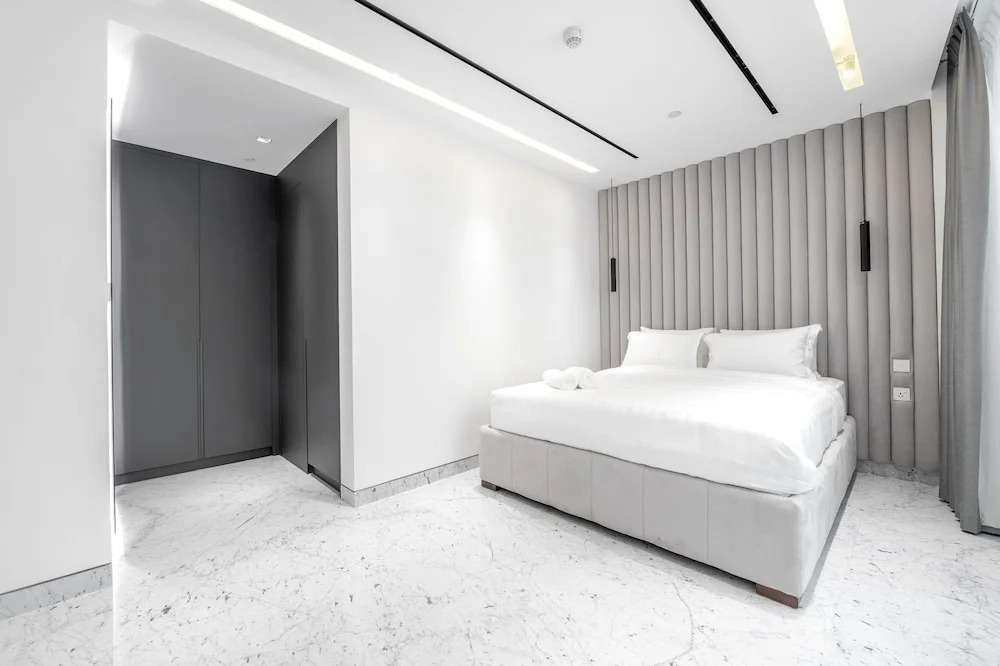 Luxe Dubai Marina 3Flr 4BR w Pool Sauna