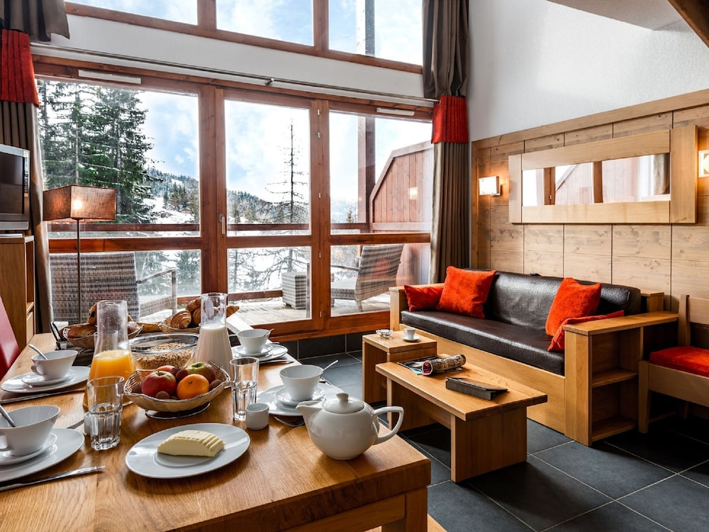 Alpine Retreat w/ Balcony
