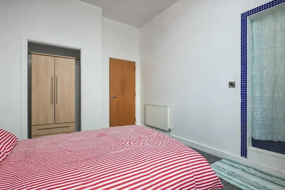 Apartment 33