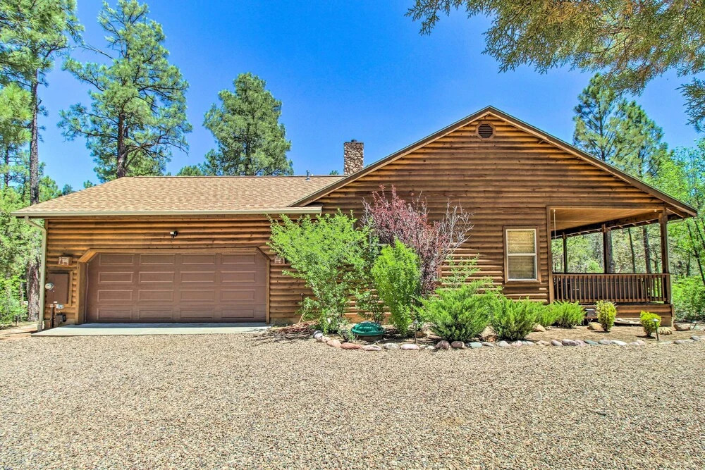 Wooded Hideaway! Spacious Show Low Log Cabin