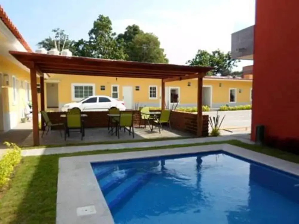 Hotel Montroi City
