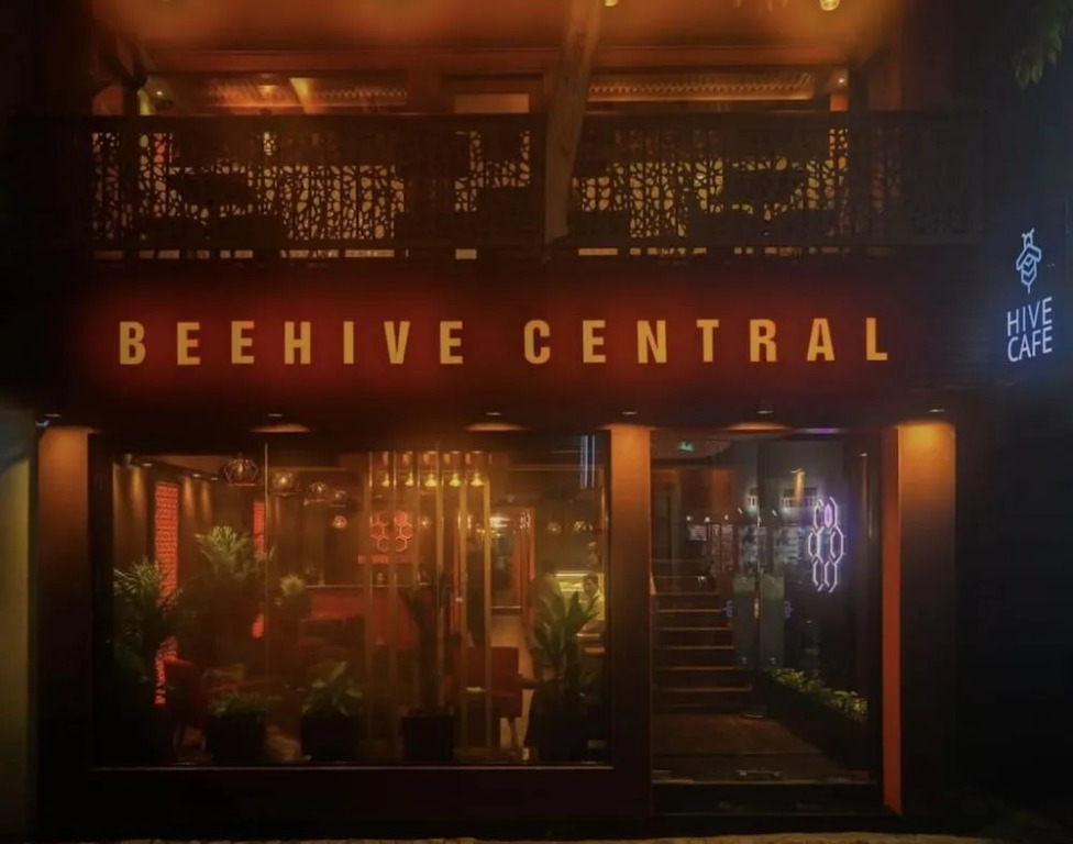 Отель Beehive Central