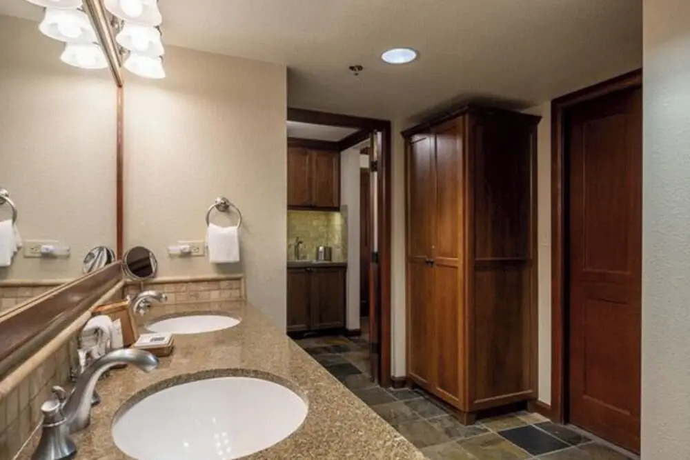 Ski-in/ski-out! 2BR Condo w/ Resort Pools, Spa
