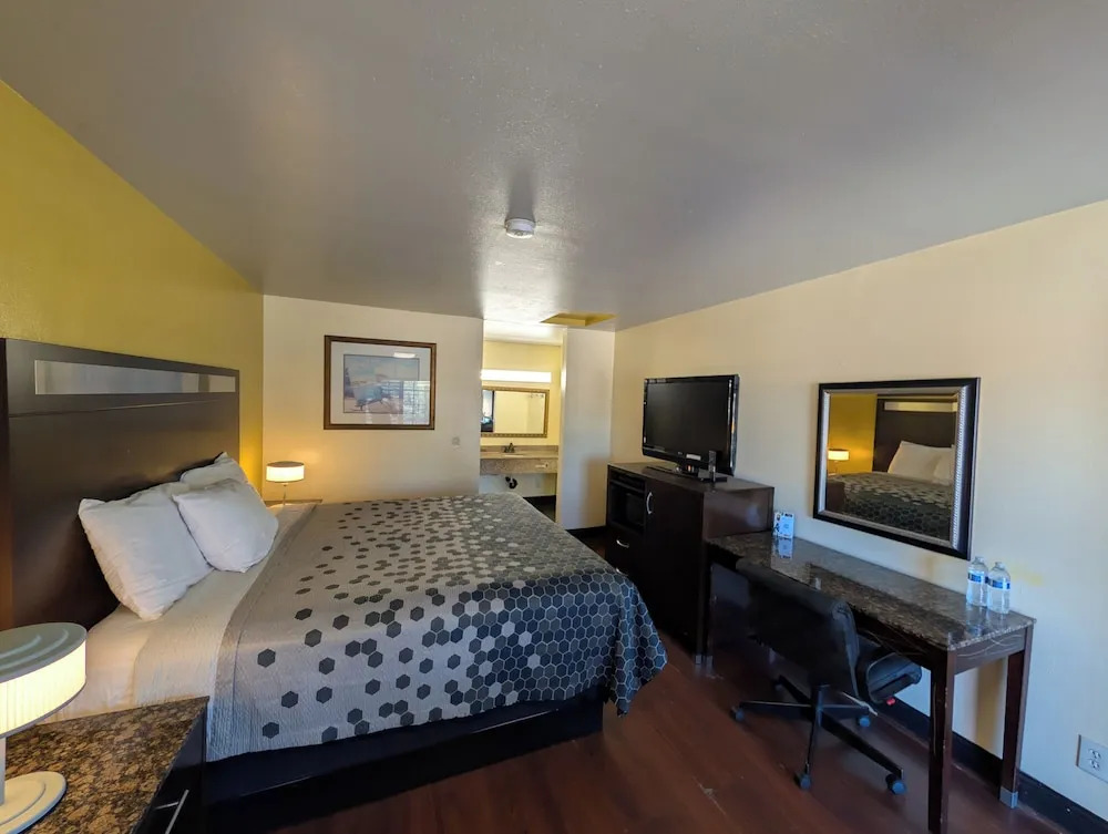 Crossroads Inn - Downtown Sacramento