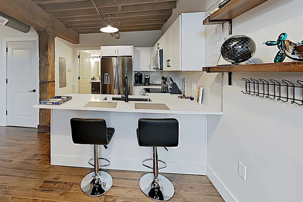 New Listing! Contemporary At The 1865 1 Bedroom Condo