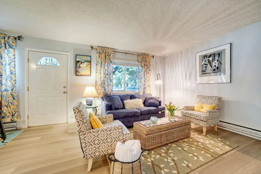 1 Mi to Reno-sparks: Family Retreat w/ Fireplace!