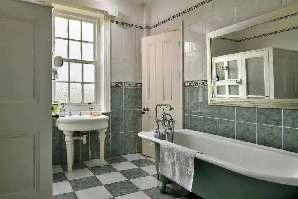Finest Retreats - Edwardian Country House - 9 Bed, Sleeping up to 21