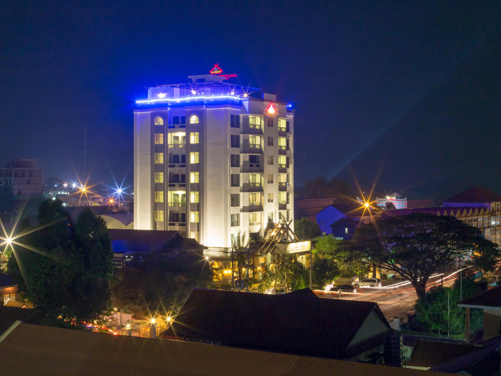 Yeak Loam Hotel