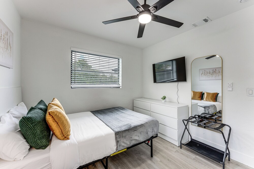 Private Pool & Game Room 6 Mi to Hard Rock Stadium