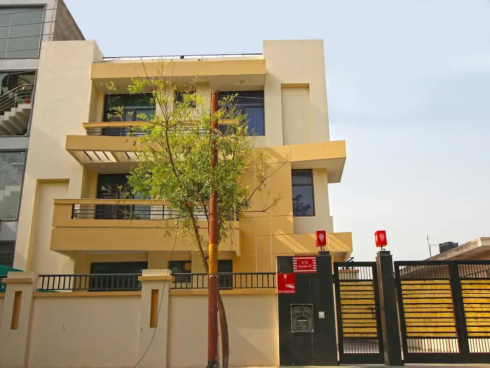 OYO Flagship 140 Noida Expressway Boulevard