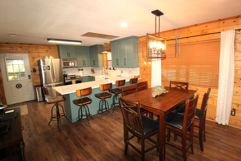 Granbury Home w/ Waterfront Deck: 5 Mi to Downtown
