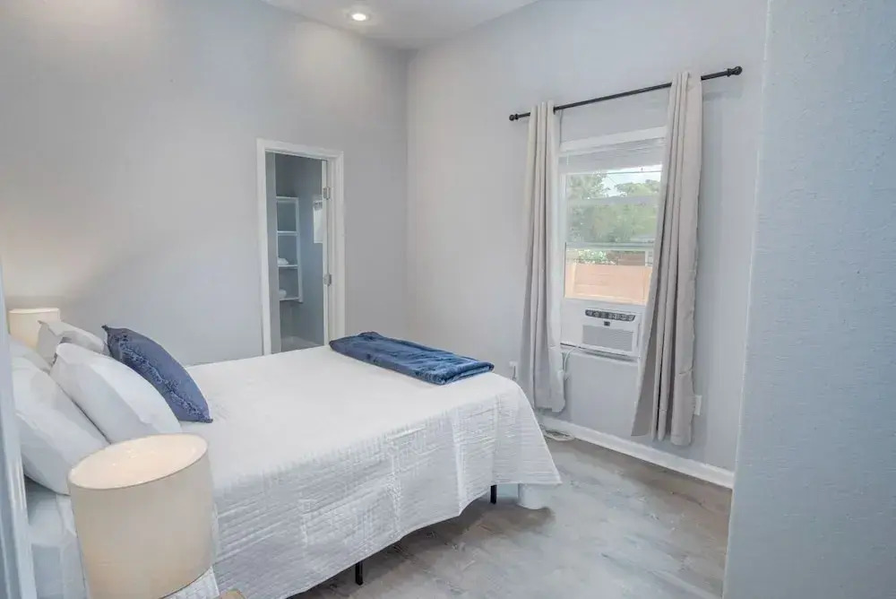 Cozy and Lovely 2BR 2BA Apt#a Near Lively Downtown