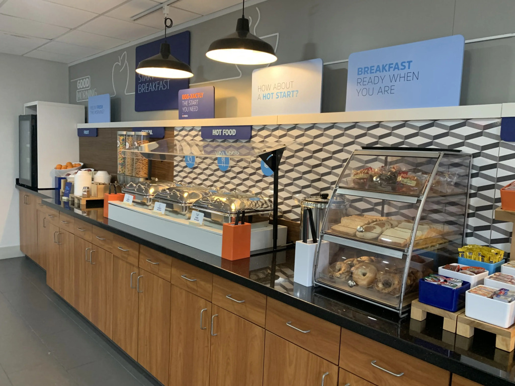 Holiday Inn Express and Suites Pittsburgh West Mifflin by IHG