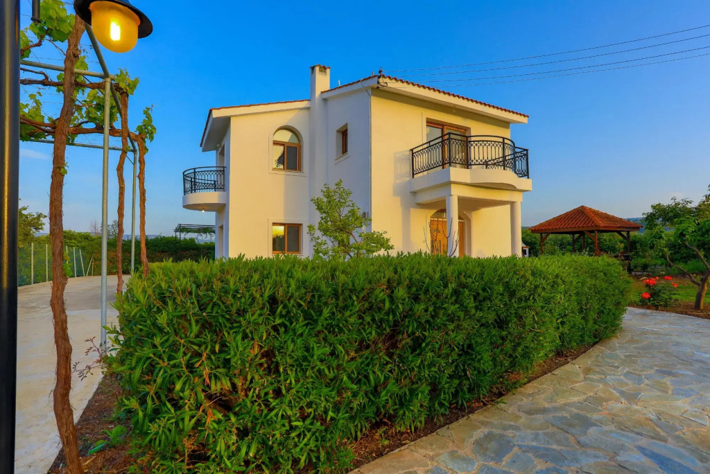 Villa Leda Finiki in Latchi