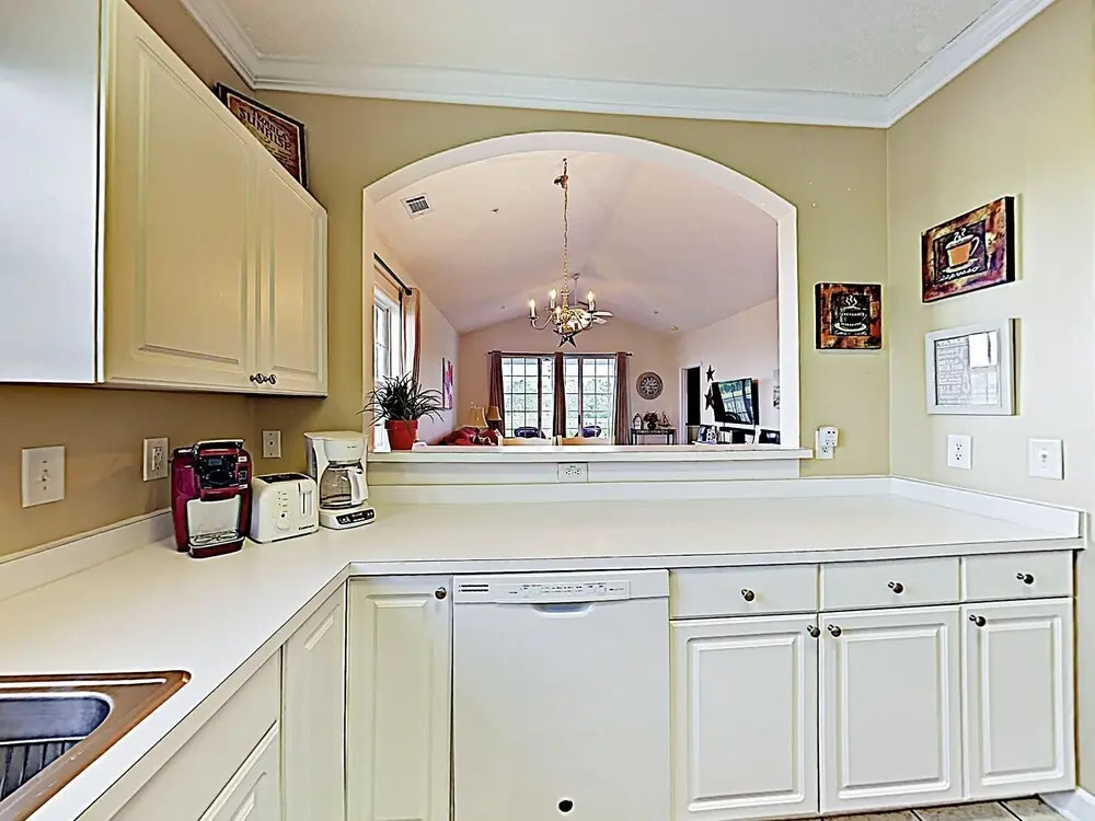 Golfers Delight: Coastal W/ Balcony & Pools 2 Bedroom Condo