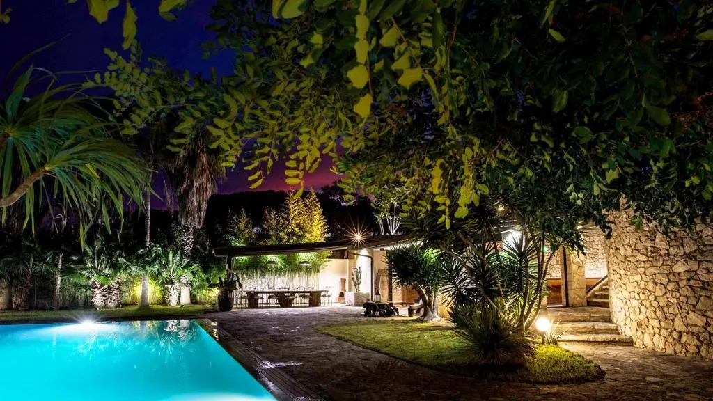 La Villa Apartments