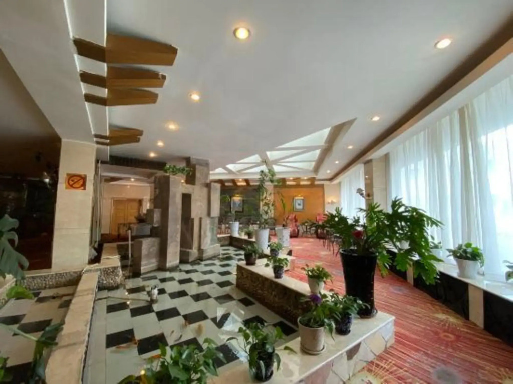 Yili Huacheng Hotel (Liuxing Street)