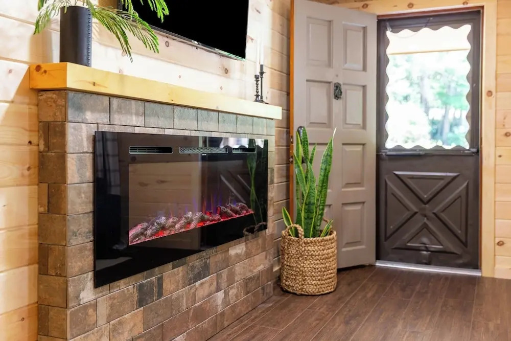 2 Mi to Dtwn: Spacious Gatlinburg Home w/ Hot Tub!