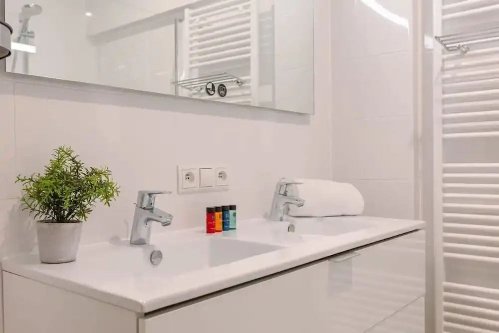 Comfortable 2 Bedroom Apartment With Sea-view