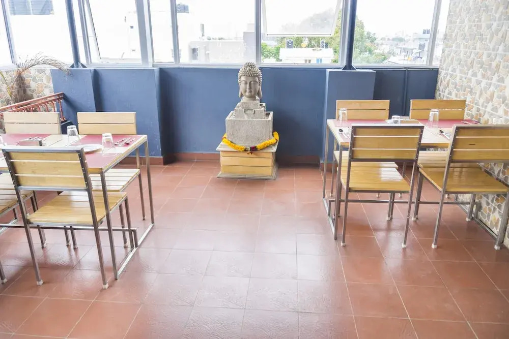 OYO 6144 Hotel M Plaza
