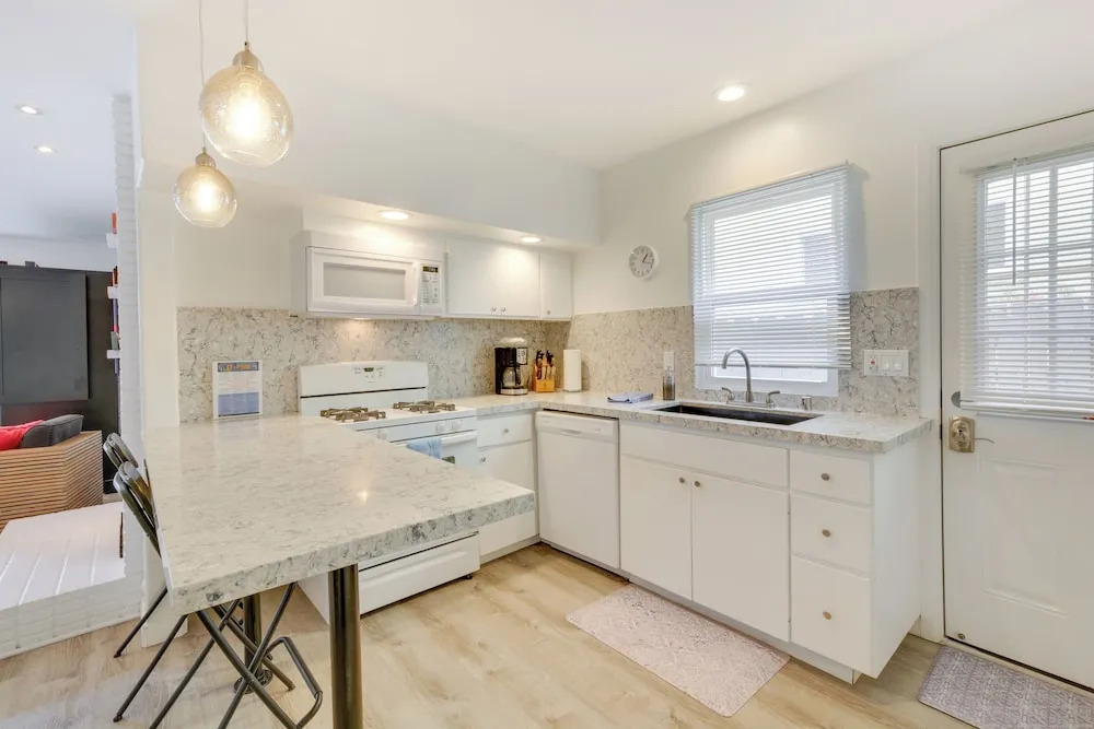 San Diego Home w/ Deck: Walk to Mission Beach!