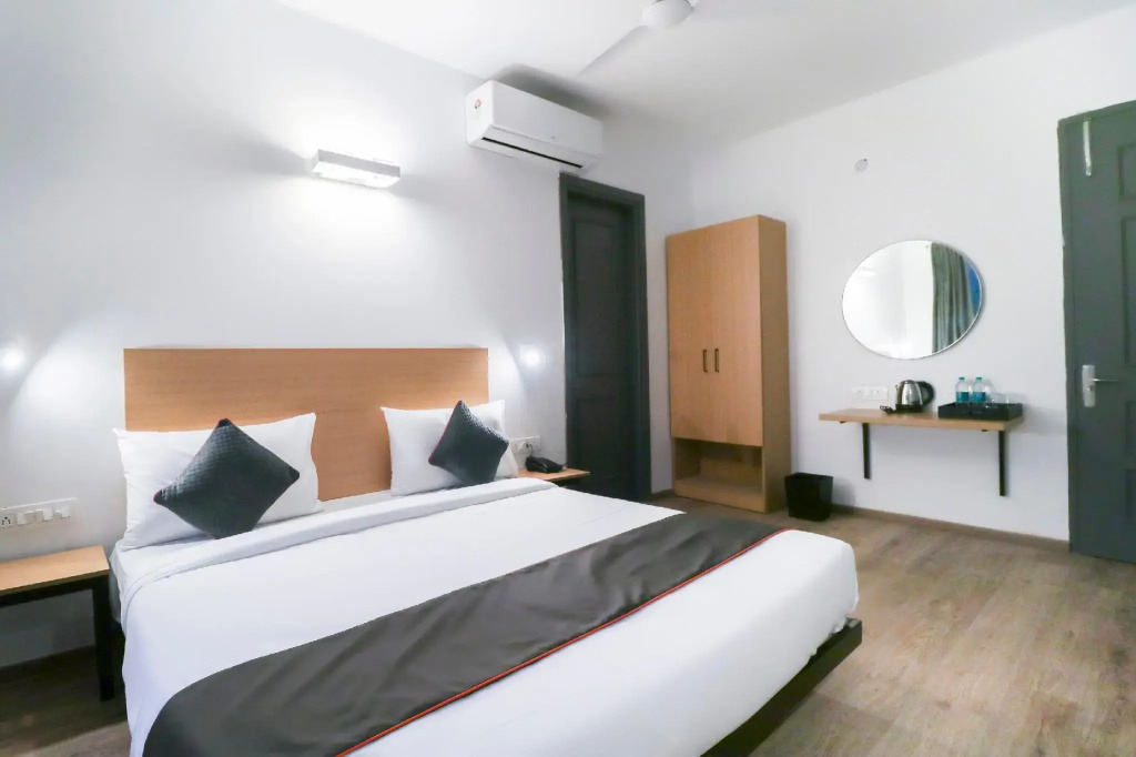 Super Townhouse Noida Sector 71 Near ISKCON Temple Noida