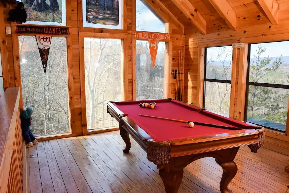 BEAR'S VIEW - 2 Br Cabin