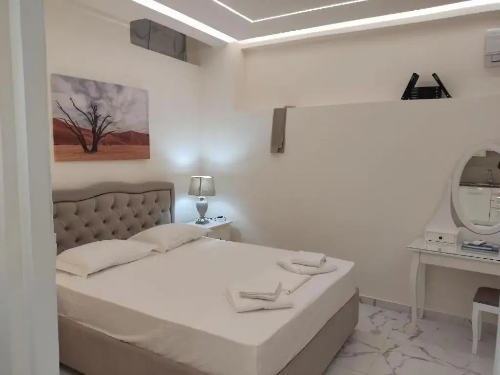 NAFPAKTOS Beach luxury Suites