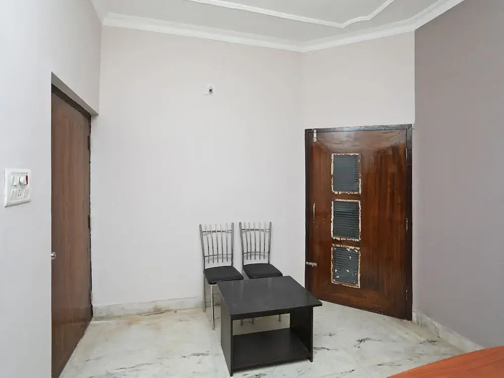 OYO 14988 Regal Stays