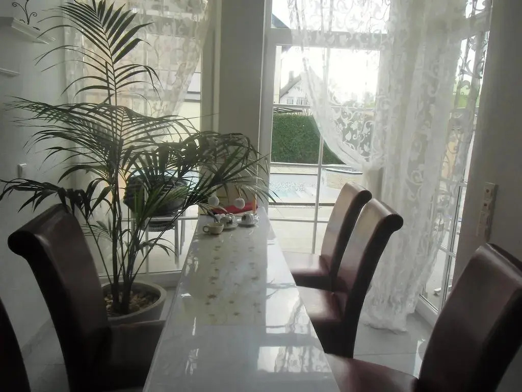 Gästehaus Tante Tienchen 7 Minuten zu Fuss zum Europa Park , plus kostenloses Parkplatzticket Rulantica ,alle unsere Suiten haben einen Balkon