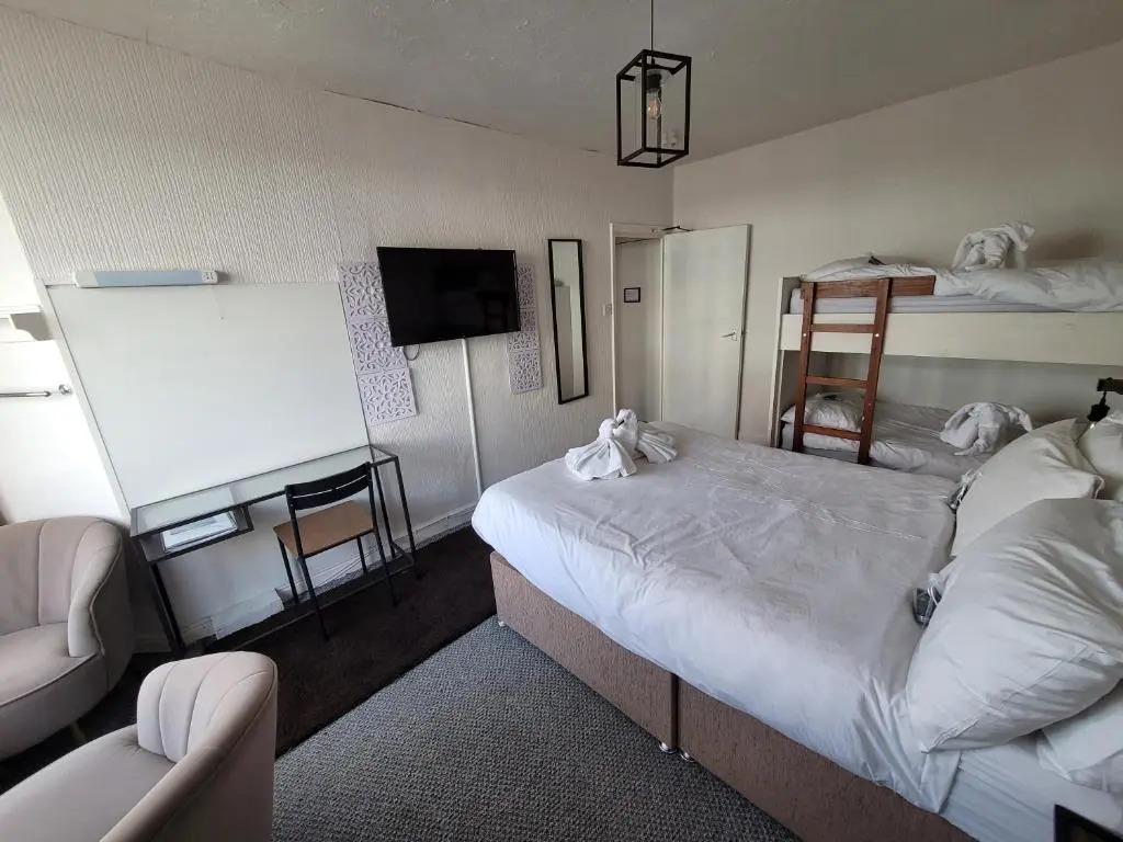 Sea View flat 4 fast WIFI & FREE parking