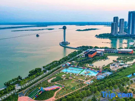 Lanye Lakeview Hotel