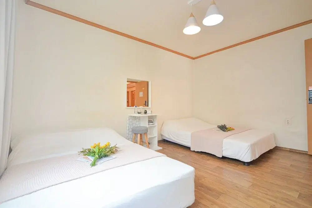 Season Helloworld House - Hostel